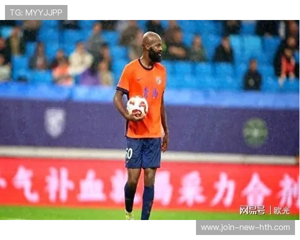 主帅被记者激怒,当场怒撕麦克风 主帅被记者激怒,当场怒撕麦克风