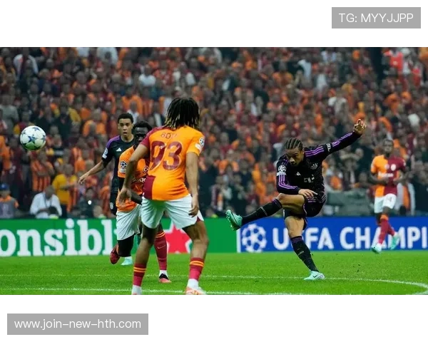 凯恩插上推射命中,前锋线默契让对手防不胜防 凯恩插上推射命中,前锋线默契让对手防不胜防