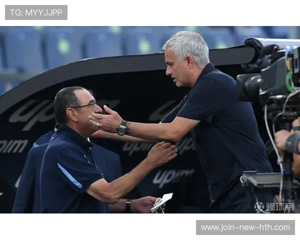 主帅被记者激怒,当场怒撕麦克风 主帅被记者激怒,当场怒撕麦克风