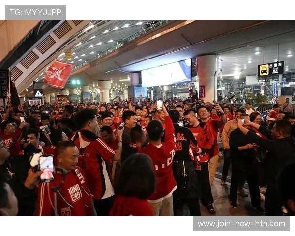 冠军球队球迷自发庆祝活动秩序良好获赞，球队获得冠军的祝贺词