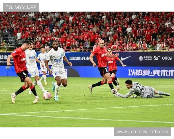 角球战术短传配合打乱人墙，随后突破得分——突破传统的角球战术，创新力破敌